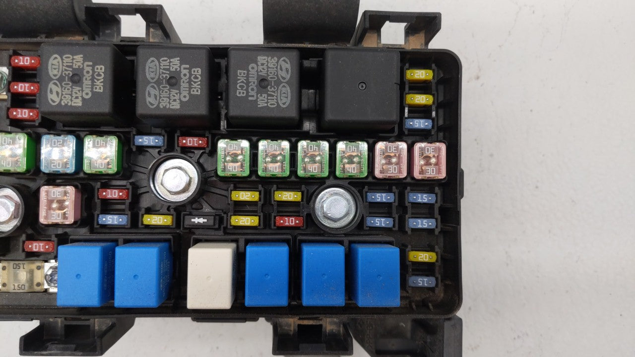 2006-2010 Hyundai Sonata Fusebox Fuse Box Panel Relay Module P/N:91950-3K540 91950-3K510 Fits 2006 2007 2008 2009 2010 OEM Used Auto Parts - Oemusedautoparts1.com