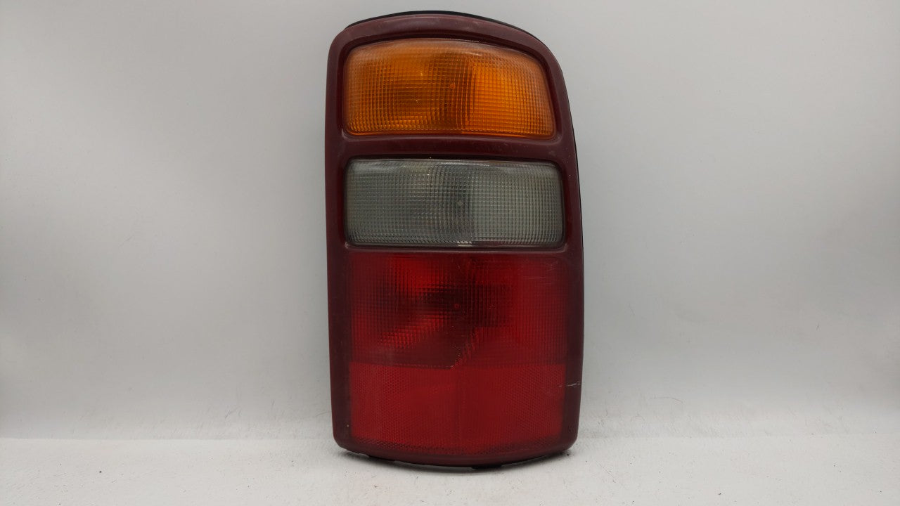 2000-2003 Chevrolet Suburban 1500 Tail Light Assembly Passenger Right OEM P/N:16525376 Fits 2000 2001 2002 2003 OEM Used Auto Parts - Oemusedautoparts1.com