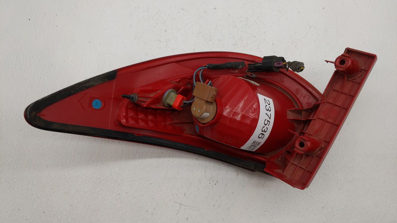 2003-2007 Saturn Ion Tail Light Assembly Driver Left OEM P/N:22723024 16530981 017 Fits 2003 2004 2005 2006 2007 OEM Used Auto Parts - Oemusedautoparts1.com