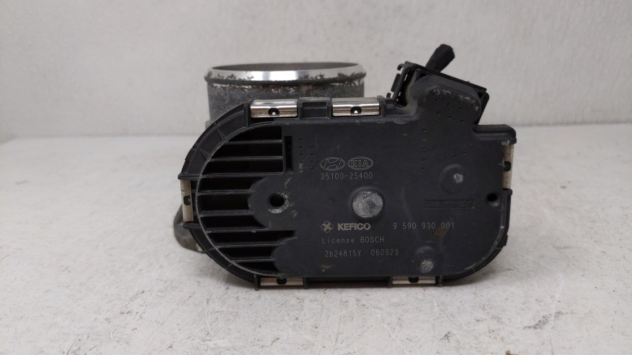 2010-2012 Hyundai Santa Fe Throttle Body P/N:35100-25400 35100-25200 Fits 2006 2007 2008 2009 2010 2011 2012 2013 OEM Used Auto Parts - Oemusedautoparts1.com