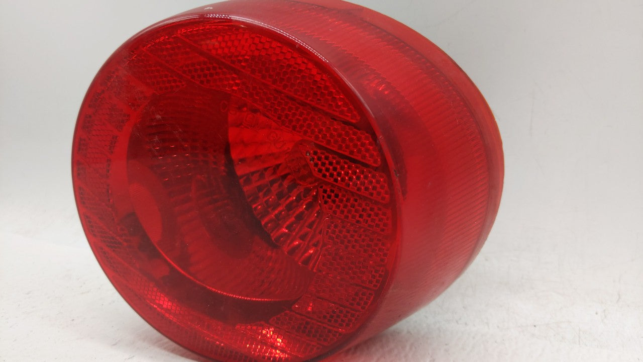 2005-2010 Chevrolet Cobalt Tail Light Assembly Passenger Right OEM P/N:16532532 A 15271525 Fits 2005 2006 2007 2008 2009 2010 OEM Used Auto Parts - Oemusedautoparts1.com