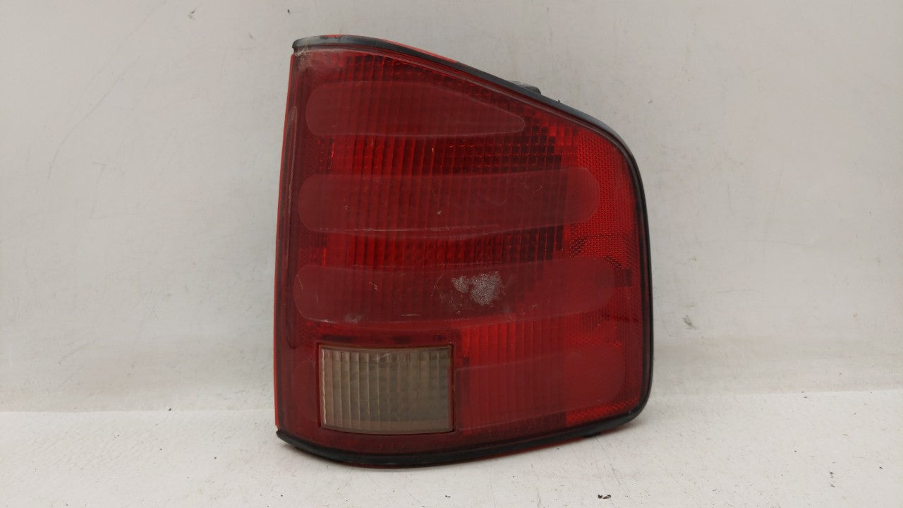 1994-2003 Chevrolet S10 Tail Light Assembly Passenger Right OEM P/N:16516094 Fits OEM Used Auto Parts - Oemusedautoparts1.com