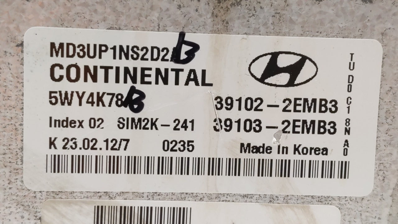 2011-2013 Hyundai Elantra PCM Engine Computer ECU ECM PCU OEM P/N:39103-2EMB2 39102-2EMB2 Fits 2011 2012 2013 OEM Used Auto Parts - Oemusedautoparts1.com