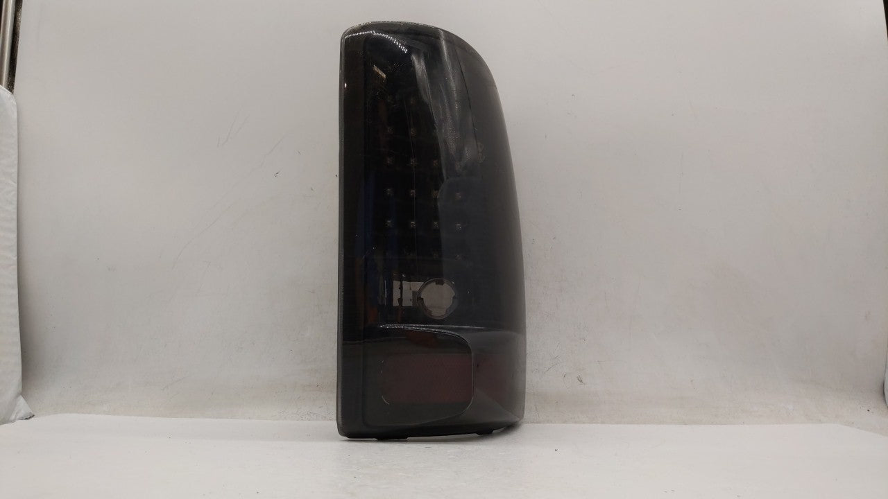 2004-2006 Chevrolet Tahoe Tail Light Assembly Passenger Right OEM P/N:16525376 15113218 Fits 2004 2005 2006 OEM Used Auto Parts - Oemusedautoparts1.com