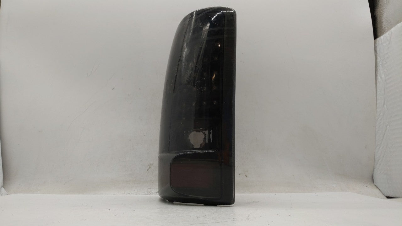 2004-2006 Chevrolet Tahoe Tail Light Assembly Driver Left OEM P/N:16525375 Fits 2004 2005 2006 OEM Used Auto Parts - Oemusedautoparts1.com