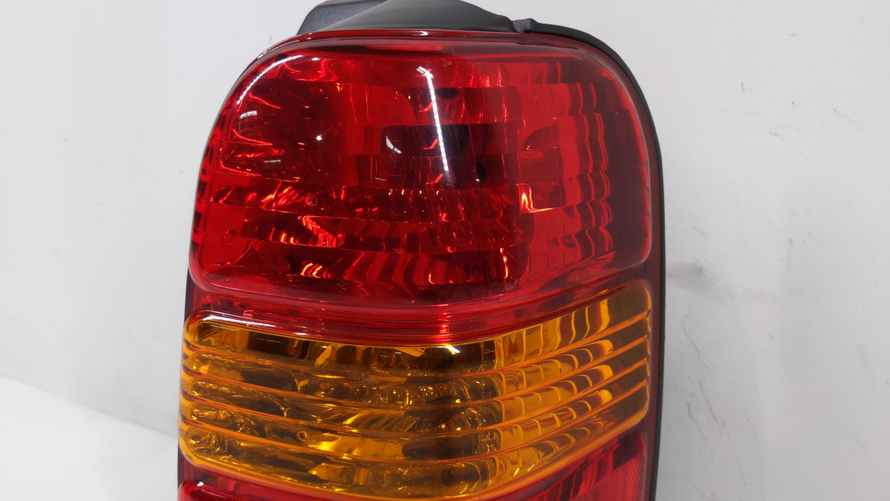 2001-2007 Ford Escape Tail Light Assembly Passenger Right OEM P/N:4L84-13B504-D Fits 2001 2002 2003 2004 2005 2006 2007 OEM Used Auto Parts - Oemusedautoparts1.com