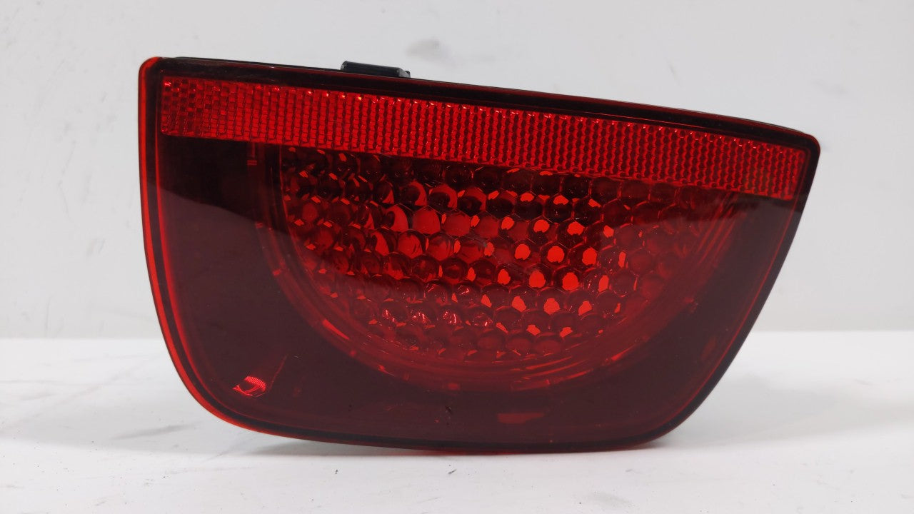 2010-2012 Chevrolet Camaro Tail Light Assembly Passenger Right OEM P/N:320370 320366 Fits 2010 2011 2012 OEM Used Auto Parts - Oemusedautoparts1.com