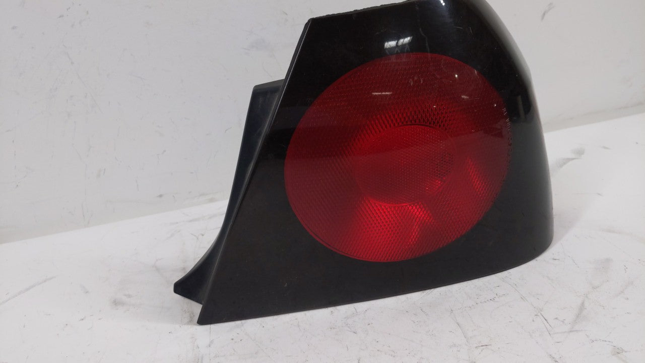 2004-2005 Chevrolet Impala Tail Light Assembly Passenger Right OEM P/N:49209454 16525262 Fits 2004 2005 OEM Used Auto Parts - Oemusedautoparts1.com