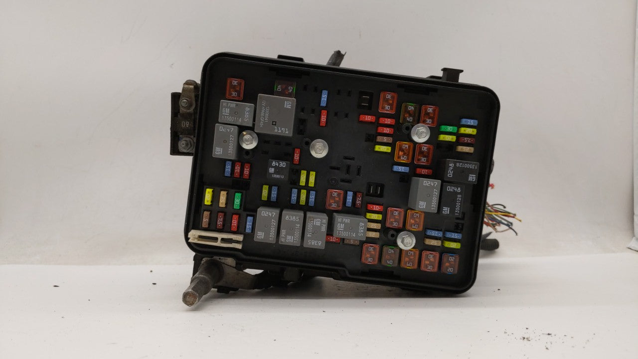 2013-2016 Chevrolet Equinox Fusebox Fuse Box Panel Relay Module P/N:22929763-01 Fits 2013 2014 2015 2016 OEM Used Auto Parts - Oemusedautoparts1.com