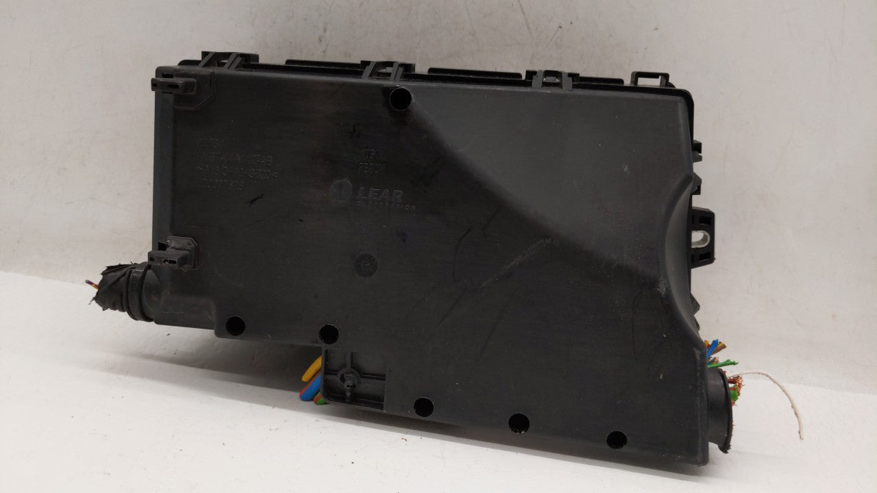 2013-2016 Ford Escape Fusebox Fuse Box Panel Relay Module P/N:AV6T-14A142-AB AV6T-14A067-AD Fits 2013 2014 2015 2016 OEM Used Auto Parts - Oemusedautoparts1.com