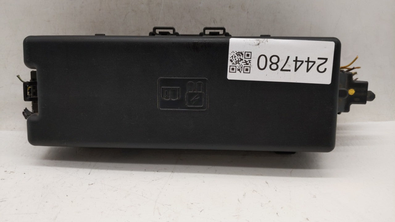 2007-2008 Ford Expedition Fusebox Fuse Box Panel Relay Module P/N:7L1T-15604-BK 7L1T15604BK Fits 2007 2008 OEM Used Auto Parts - Oemusedautoparts1.com