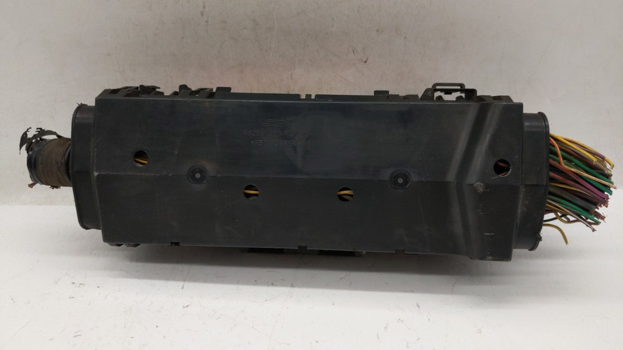 2007-2008 Ford Expedition Fusebox Fuse Box Panel Relay Module P/N:7L1T-15604-BK 7L1T15604BK Fits 2007 2008 OEM Used Auto Parts - Oemusedautoparts1.com