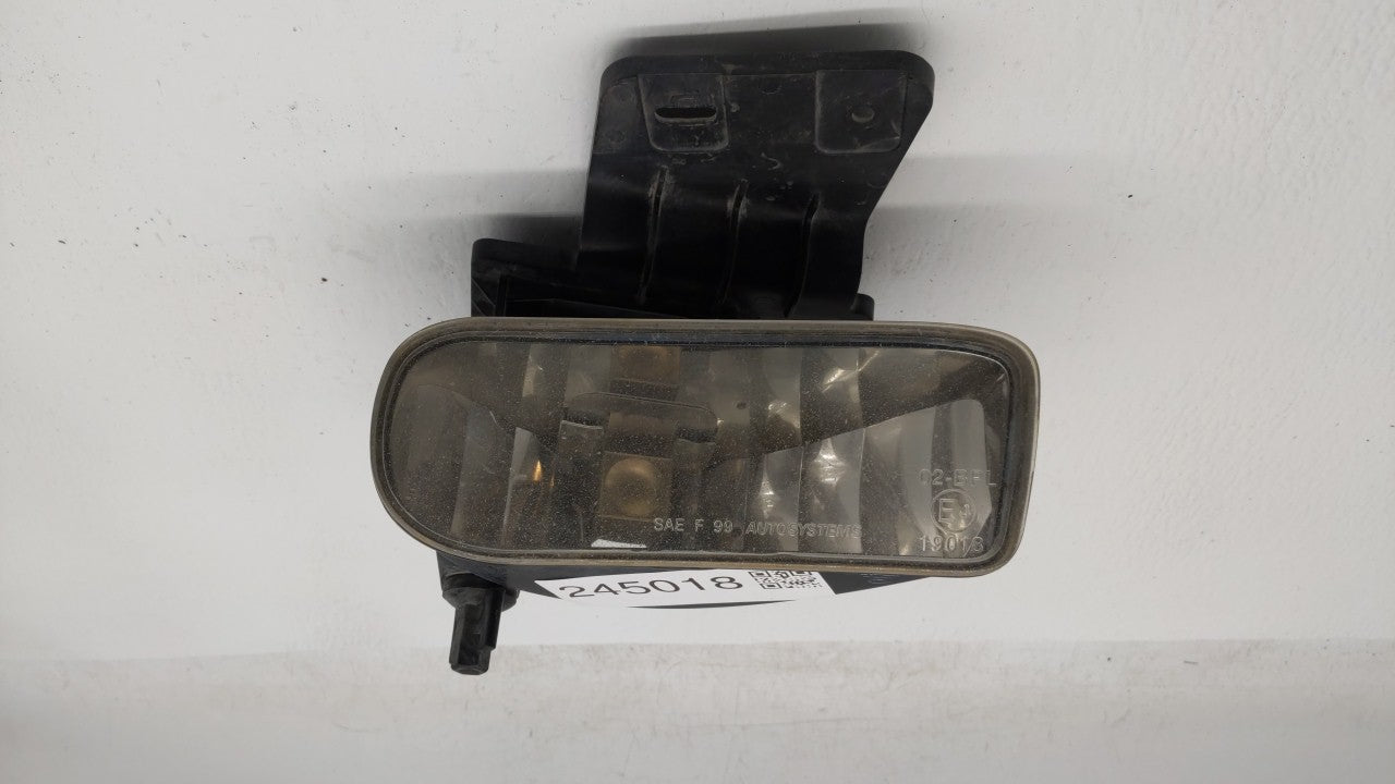 2000-2006 Chevrolet Suburban 1500 Passenger Right Oem Front Light Lamp - Oemusedautoparts1.com