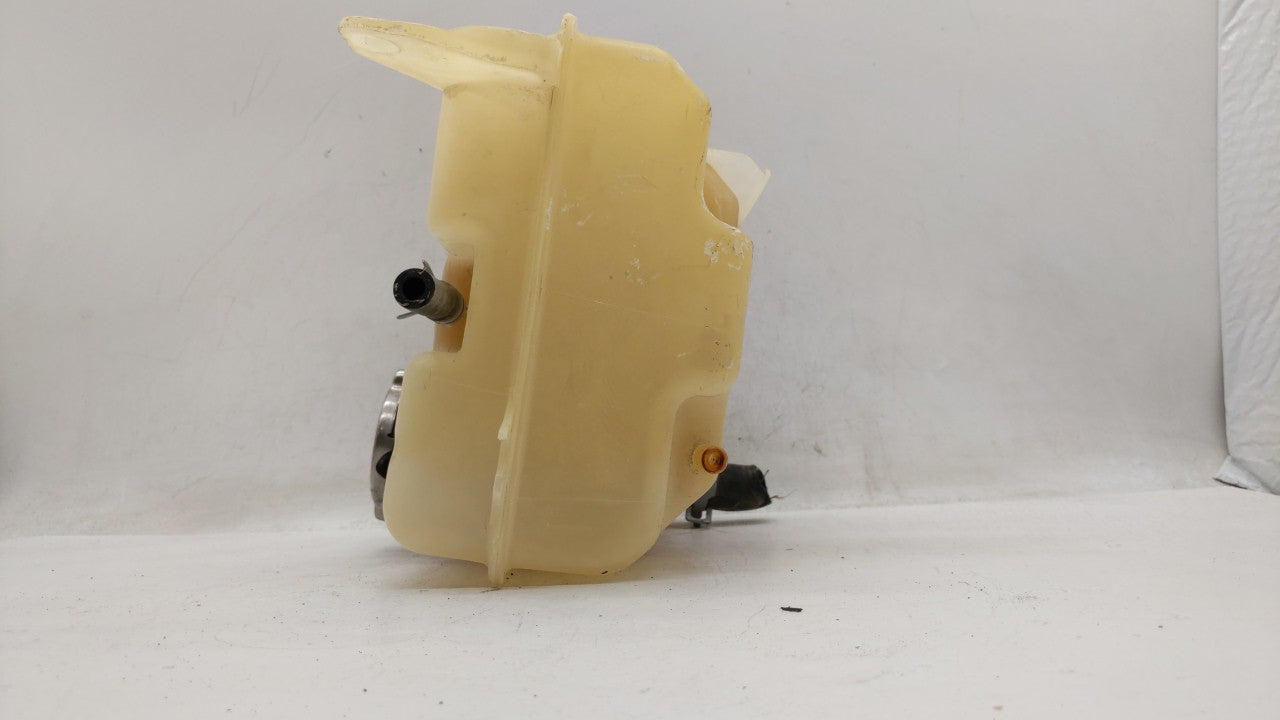 2005-2007 Jeep Liberty Radiator Coolant Overflow Expansion Tank Bottle - Oemusedautoparts1.com