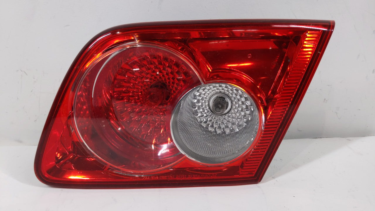 2003-2005 Mazda 6 Tail Light Assembly Passenger Right OEM P/N:2TZ 950 200 2TZ950200 Fits 2003 2004 2005 OEM Used Auto Parts - Oemusedautoparts1.com