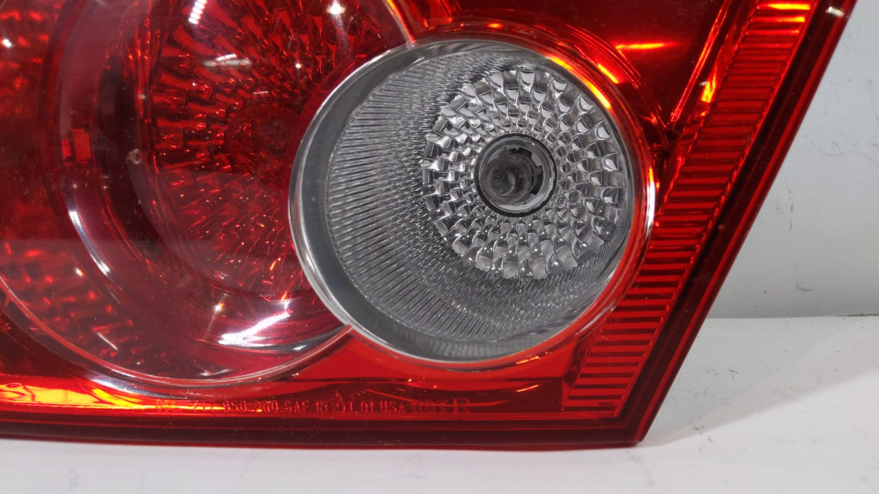 2003-2005 Mazda 6 Tail Light Assembly Passenger Right OEM P/N:2TZ 950 200 2TZ950200 Fits 2003 2004 2005 OEM Used Auto Parts - Oemusedautoparts1.com