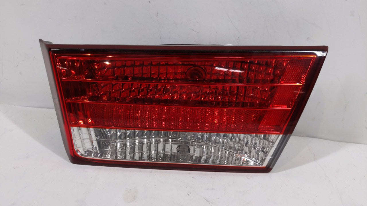 2006 Hyundai Sonata Tail Light Assembly Passenger Right OEM P/N:92404-0A0 Fits 2007 2008 OEM Used Auto Parts - Oemusedautoparts1.com