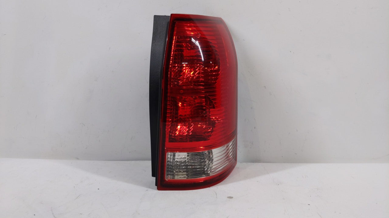2002-2003 Saturn Vue Tail Light Assembly Passenger Right OEM P/N:22692371 22711438 Fits 2002 2003 OEM Used Auto Parts - Oemusedautoparts1.com