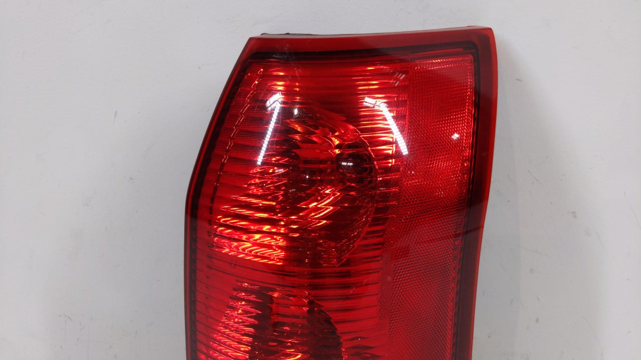 2002-2003 Saturn Vue Tail Light Assembly Passenger Right OEM P/N:22692371 22711438 Fits 2002 2003 OEM Used Auto Parts - Oemusedautoparts1.com