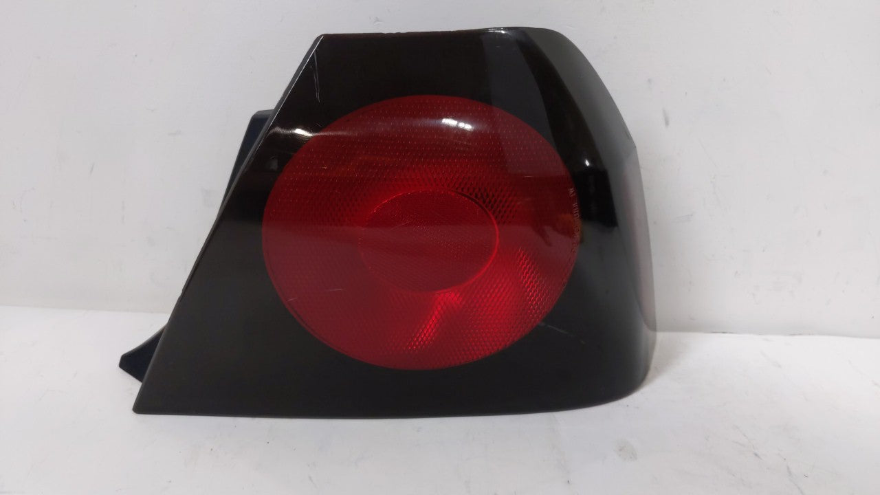 2004-2005 Chevrolet Impala Tail Light Assembly Passenger Right OEM P/N:49209454 16525262 Fits 2004 2005 OEM Used Auto Parts - Oemusedautoparts1.com