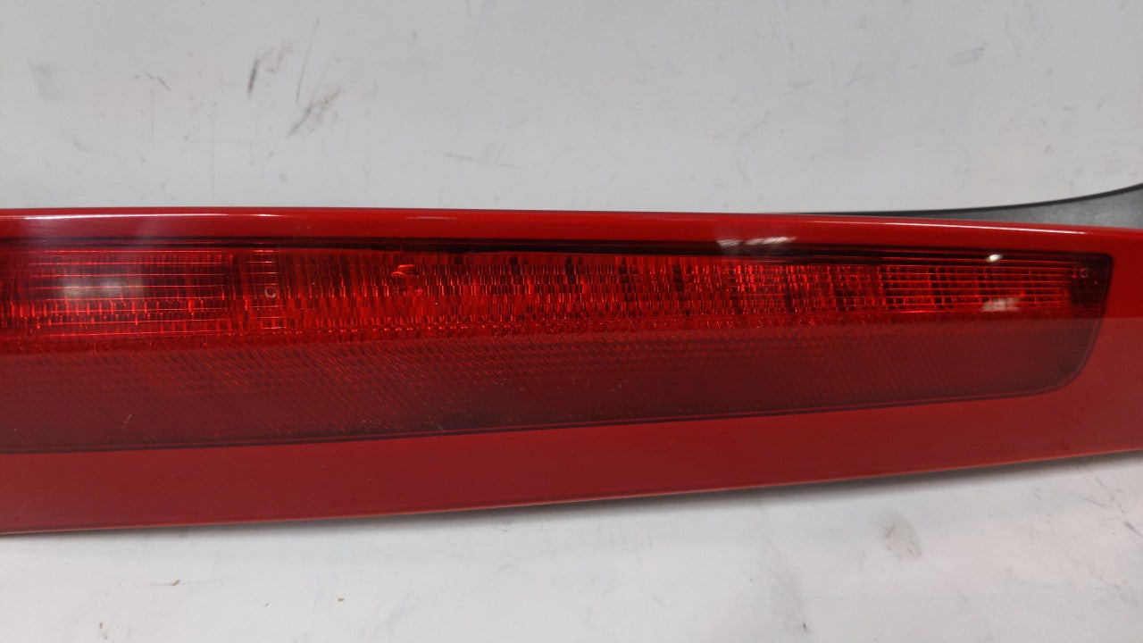 2003-2006 Volvo Xc90 Tail Light Assembly Passenger Right OEM P/N:9483772 30678221 Fits 2003 2004 2005 2006 OEM Used Auto Parts - Oemusedautoparts1.com