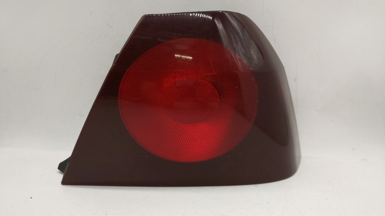 2000-2004 Chevrolet Impala Tail Light Assembly Passenger Right OEM P/N:16525261 16525262 Fits 2000 2001 2002 2003 2004 OEM Used Auto Parts - Oemusedautoparts1.com