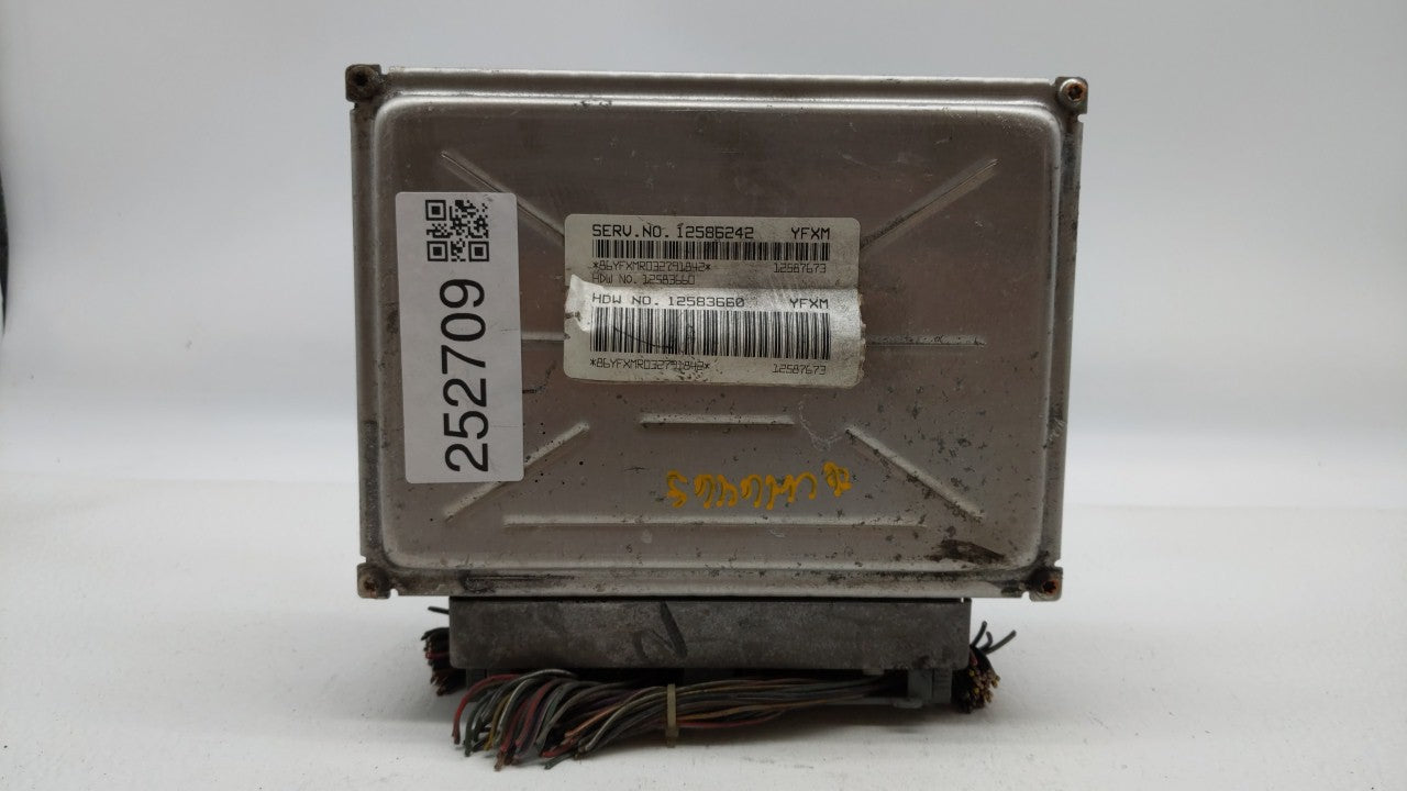 2004 Chevrolet Suburban 1500 PCM Engine Computer ECU ECM PCU OEM P/N:12586242 12583660 Fits OEM Used Auto Parts - Oemusedautoparts1.com