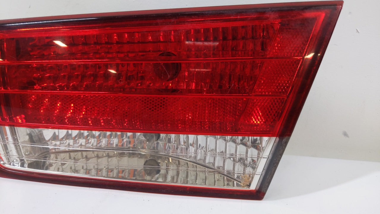 2008 Hyundai Sonata Tail Light Assembly Passenger Right OEM P/N:92404-0A0 Fits OEM Used Auto Parts - Oemusedautoparts1.com