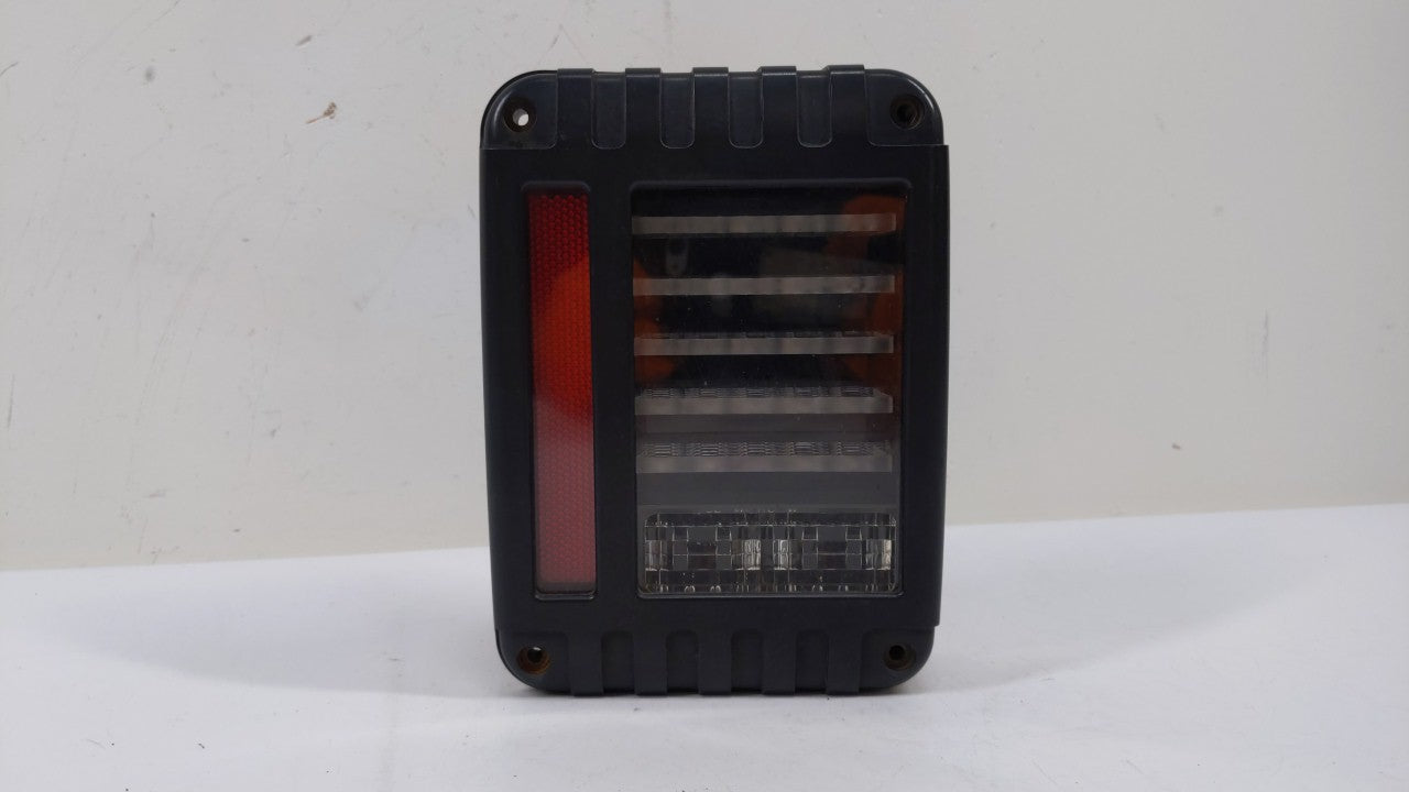 2007-2018 Jeep Wrangler Tail Light Assembly Passenger Right OEM Fits 2007 2008 2009 2010 2011 2012 2013 2014 2015 2016 2017 2018 OEM Used Auto Parts - Oemusedautoparts1.com