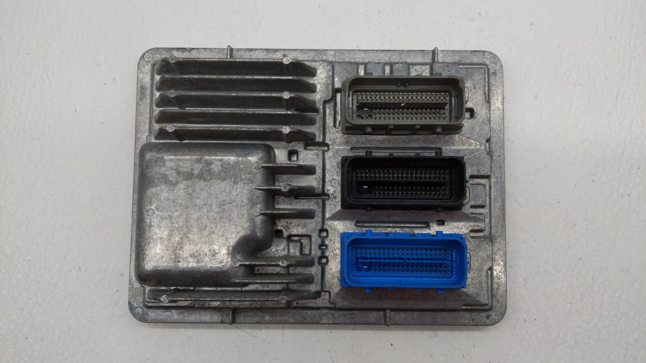 2018-2019 Chevrolet Equinox PCM Engine Computer ECU ECM PCU OEM P/N:12676683 12697837 Fits 2017 2018 2019 OEM Used Auto Parts - Oemusedautoparts1.com