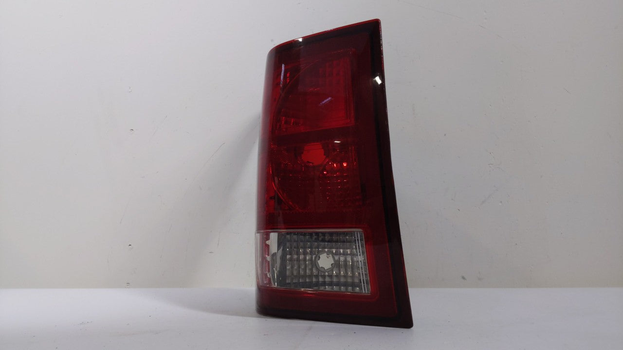 2007-2010 Jeep Grand Cherokee Tail Light Assembly Driver Left OEM P/N:55079013AA 55079013AC Fits 2007 2008 2009 2010 OEM Used Auto Parts - Oemusedautoparts1.com