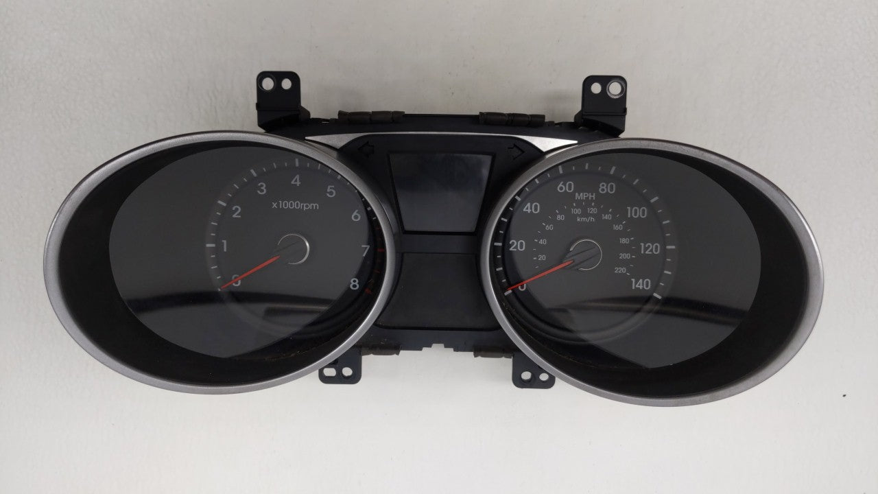 2014-2015 Hyundai Tucson Instrument Cluster Speedometer Gauges P/N:94011-2S040 Fits 2014 2015 OEM Used Auto Parts - Oemusedautoparts1.com