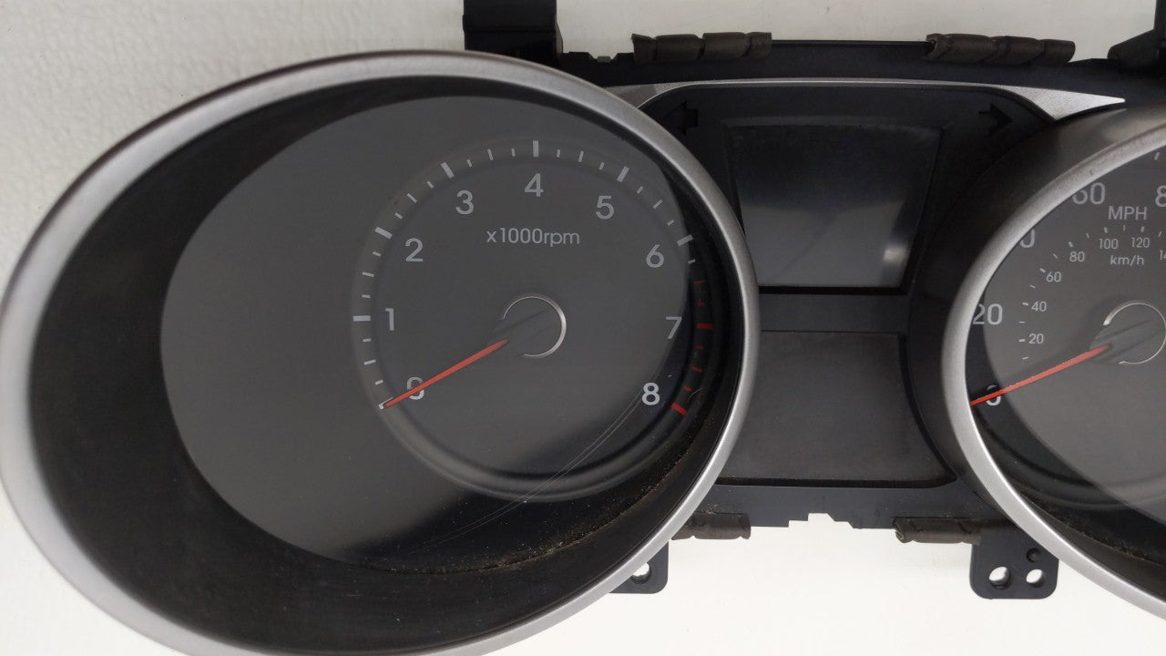 2014-2015 Hyundai Tucson Instrument Cluster Speedometer Gauges P/N:94011-2S040 Fits 2014 2015 OEM Used Auto Parts - Oemusedautoparts1.com