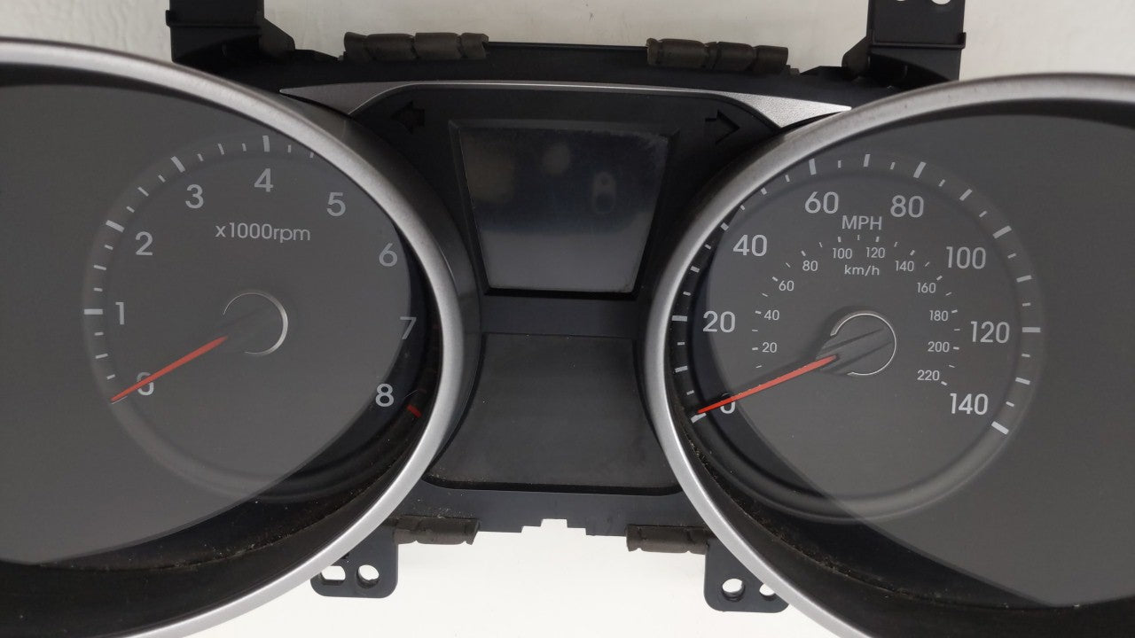 2014-2015 Hyundai Tucson Instrument Cluster Speedometer Gauges P/N:94011-2S040 Fits 2014 2015 OEM Used Auto Parts - Oemusedautoparts1.com