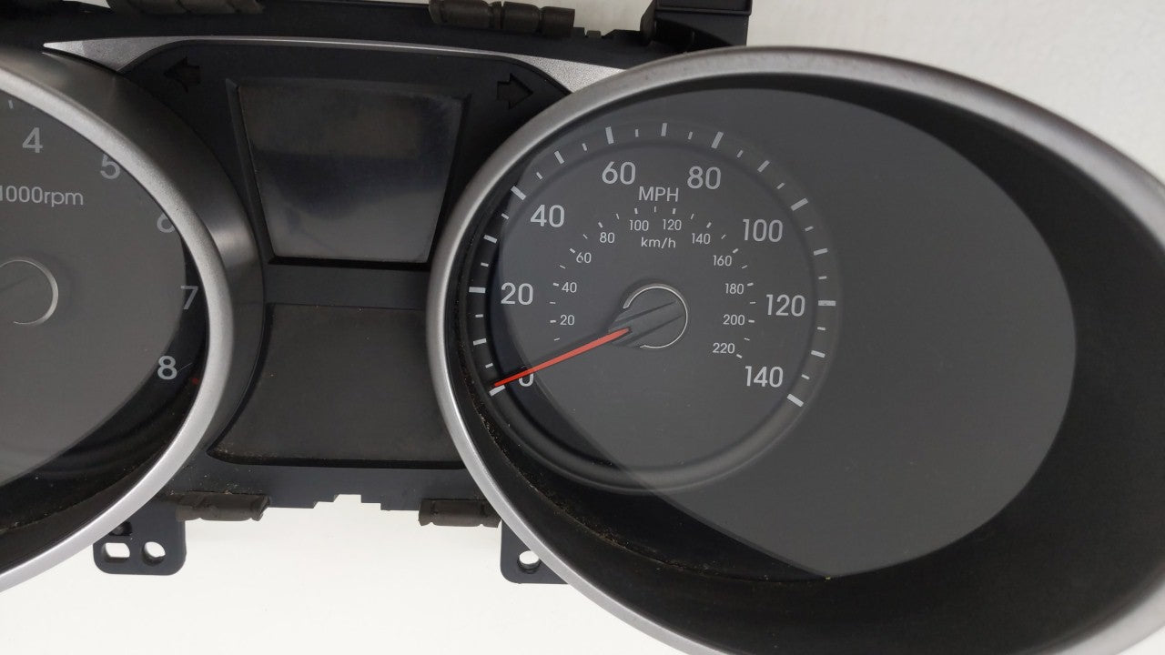 2014-2015 Hyundai Tucson Instrument Cluster Speedometer Gauges P/N:94011-2S040 Fits 2014 2015 OEM Used Auto Parts - Oemusedautoparts1.com