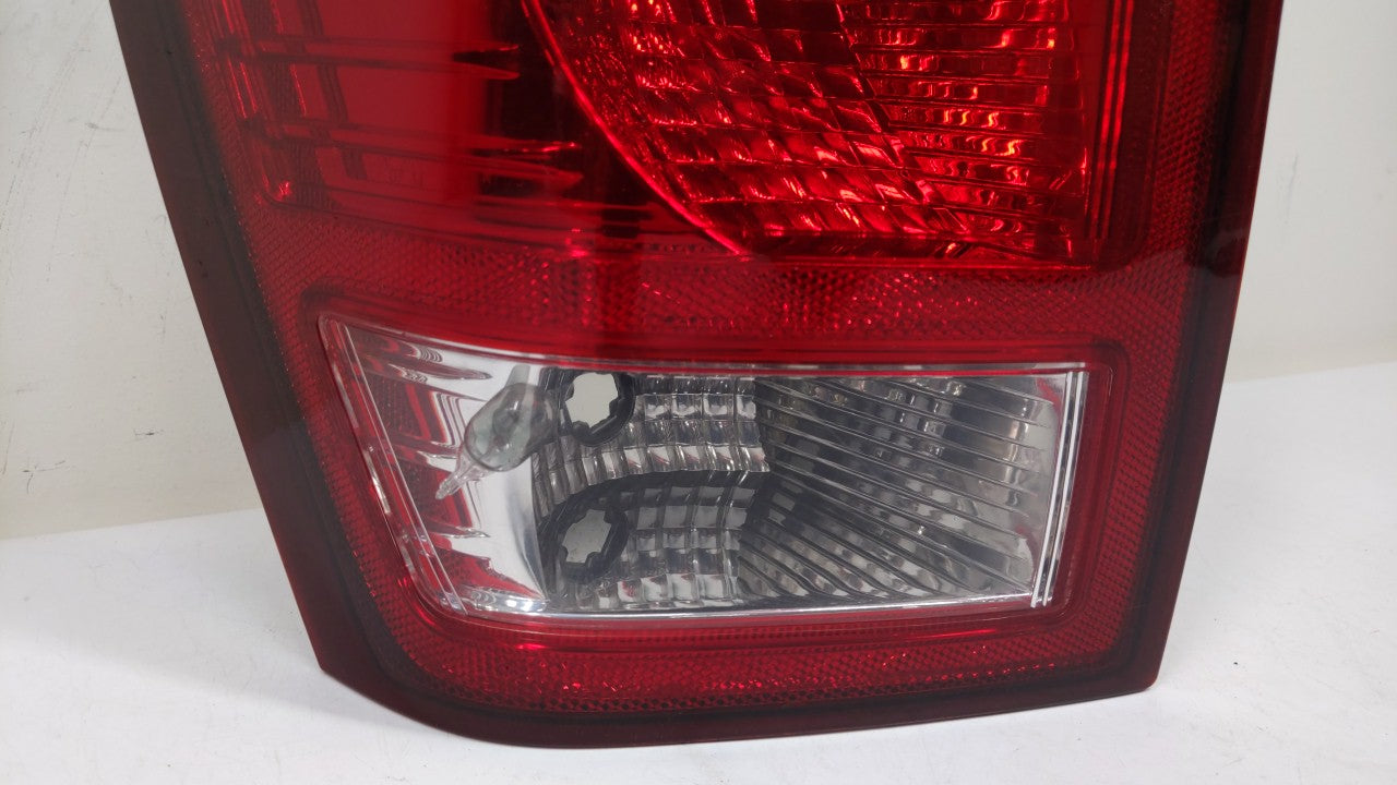 2007-2010 Jeep Grand Cherokee Tail Light Assembly Driver Left OEM P/N:55079013AA 55079013AC Fits 2007 2008 2009 2010 OEM Used Auto Parts - Oemusedautoparts1.com