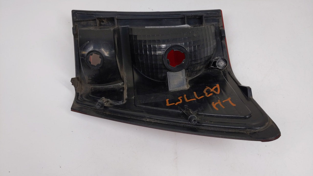 2007-2010 Jeep Grand Cherokee Tail Light Assembly Driver Left OEM P/N:55079013AA 55079013AC Fits 2007 2008 2009 2010 OEM Used Auto Parts - Oemusedautoparts1.com