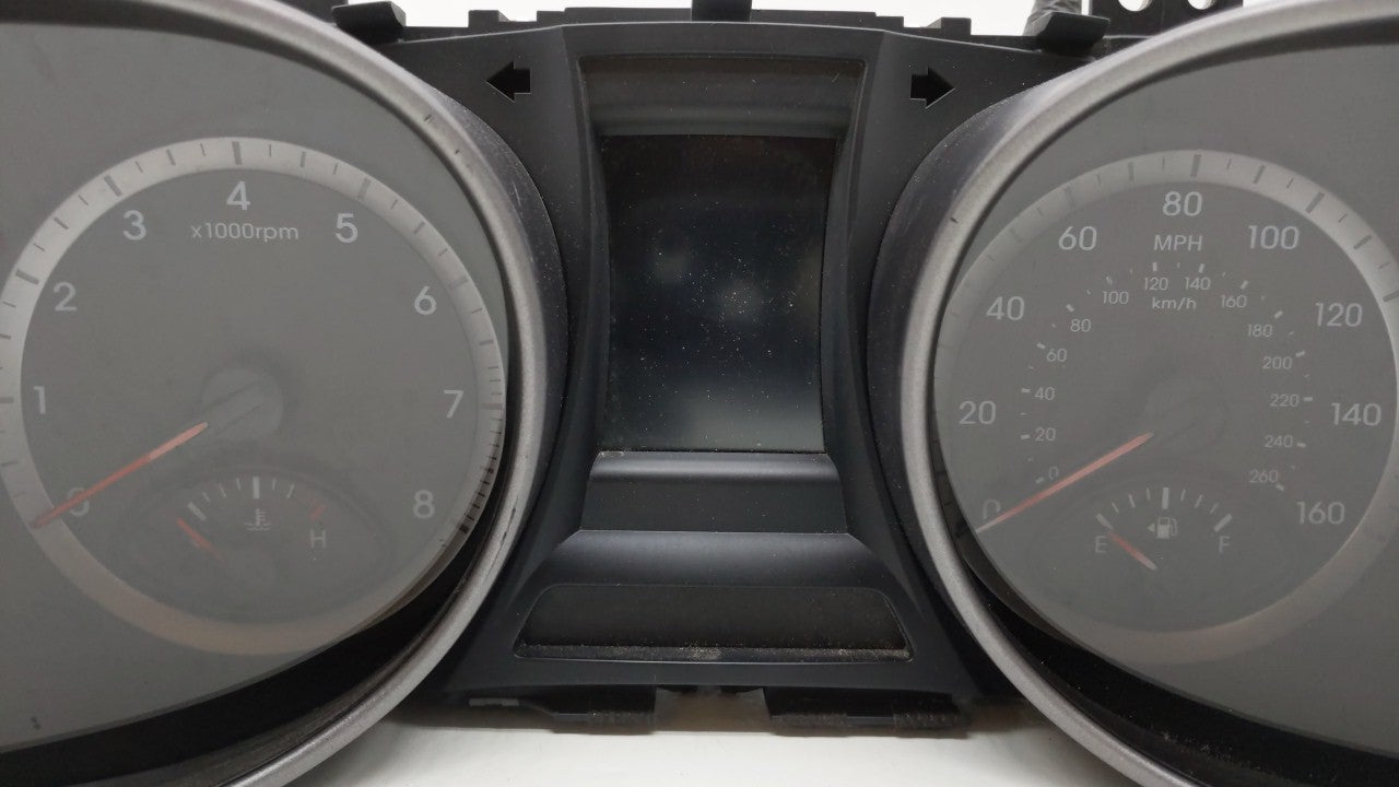 2013-2014 Hyundai Santa Fe Instrument Cluster Speedometer Gauges P/N:94001-B8041 Fits 2013 2014 OEM Used Auto Parts - Oemusedautoparts1.com