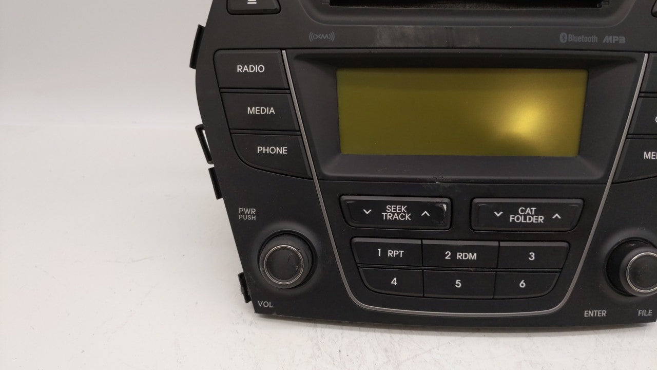 2015-2016 Hyundai Santa Fe Radio AM FM Cd Player Receiver Replacement P/N:96180-4Z1014X 96170-4Z1504X Fits 2015 2016 OEM Used Auto Parts - Oemusedautoparts1.com