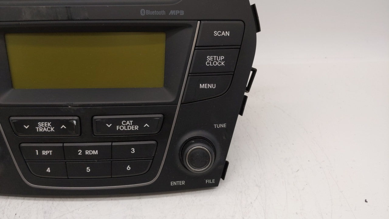 2015-2016 Hyundai Santa Fe Radio AM FM Cd Player Receiver Replacement P/N:96180-4Z1014X 96170-4Z1504X Fits 2015 2016 OEM Used Auto Parts - Oemusedautoparts1.com