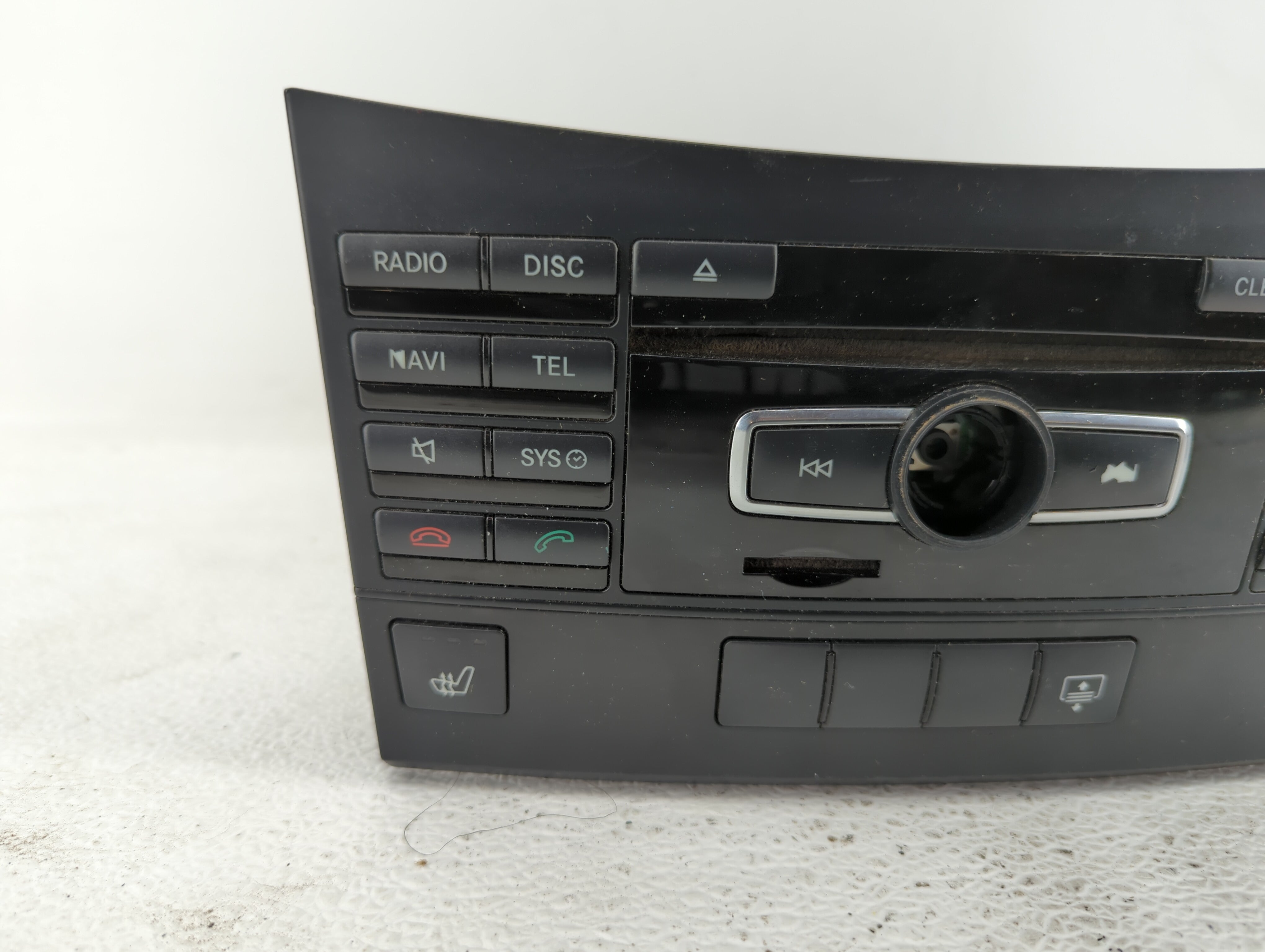 2012 Mercedes-Benz E350 Radio AM FM Cd Player Receiver Replacement P/N:2129006513 212 900 65 13 Fits OEM Used Auto Parts - Oemusedautoparts1.com