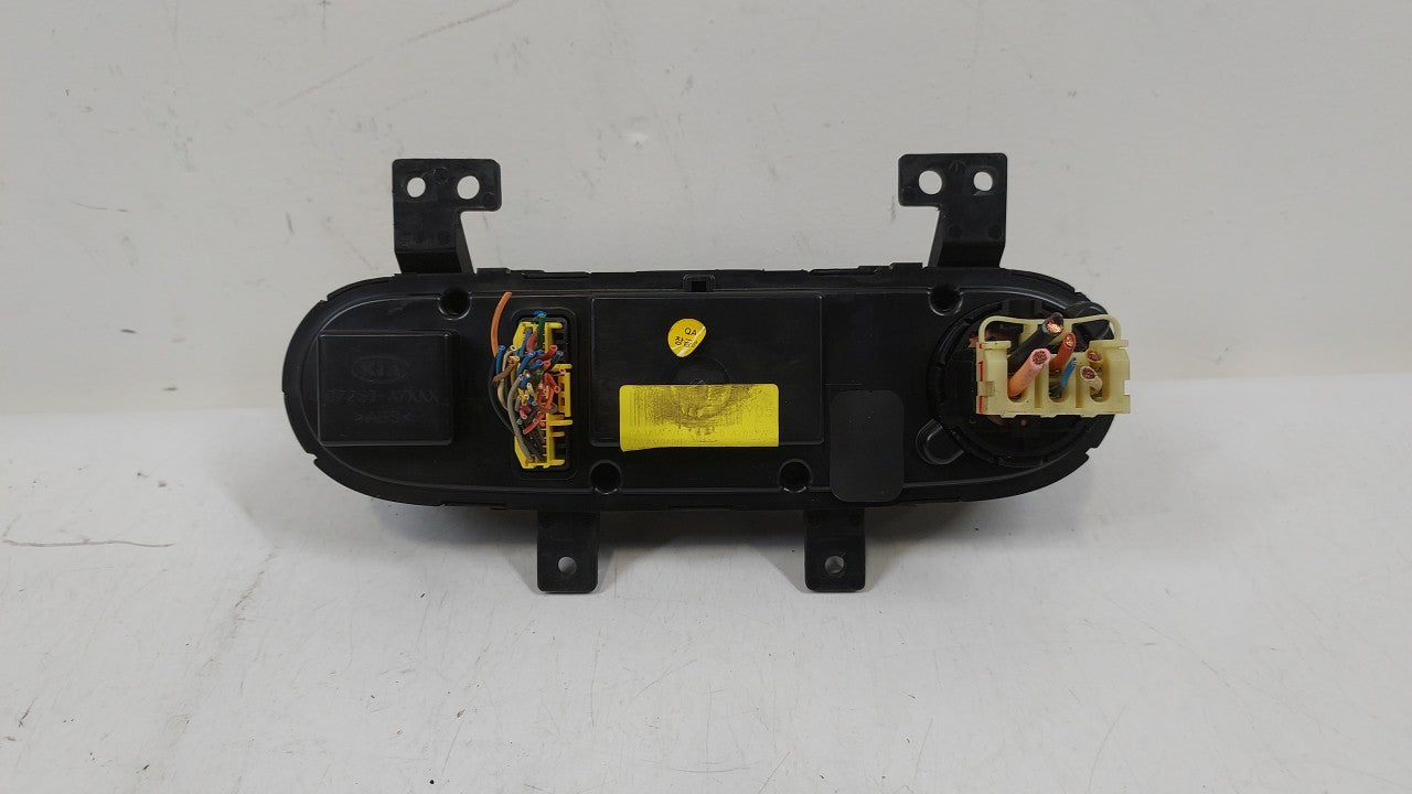 2014-2016 Kia Forte Climate Control Module Temperature AC/Heater Replacement P/N:97250-A7052WK 97250-A7051WK Fits 2014 2015 2016 OEM Used Auto Parts - Oemusedautoparts1.com