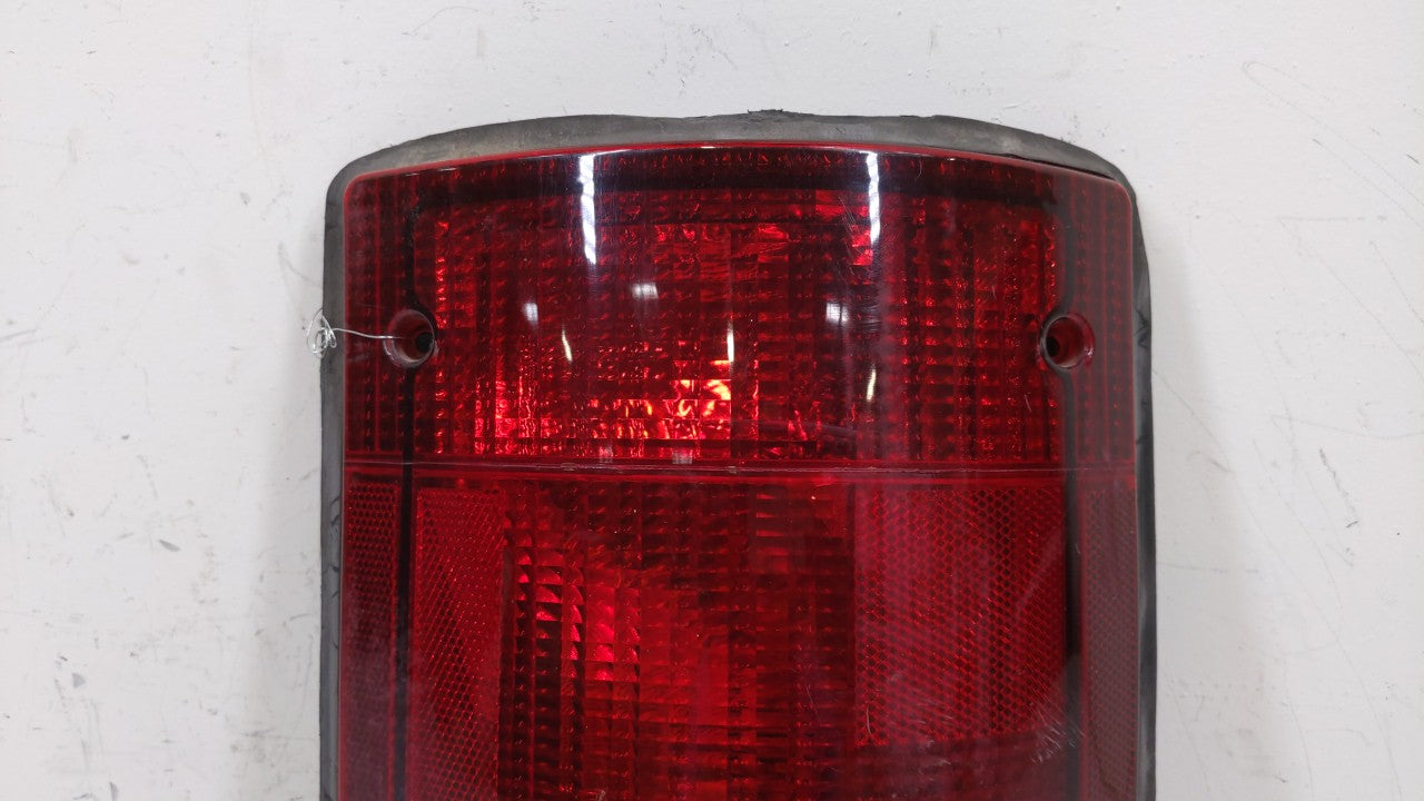 1999-2019 Ford F-350 Super Duty Tail Light Assembly Passenger Right OEM Fits OEM Used Auto Parts - Oemusedautoparts1.com