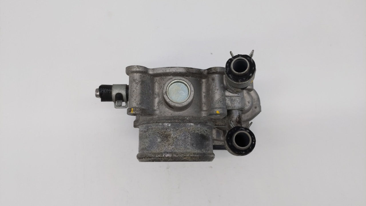 2015-2017 Hyundai Veloster Throttle Body P/N:35100-2B340 Fits 2015 2016 2017 2018 2019 OEM Used Auto Parts - Oemusedautoparts1.com