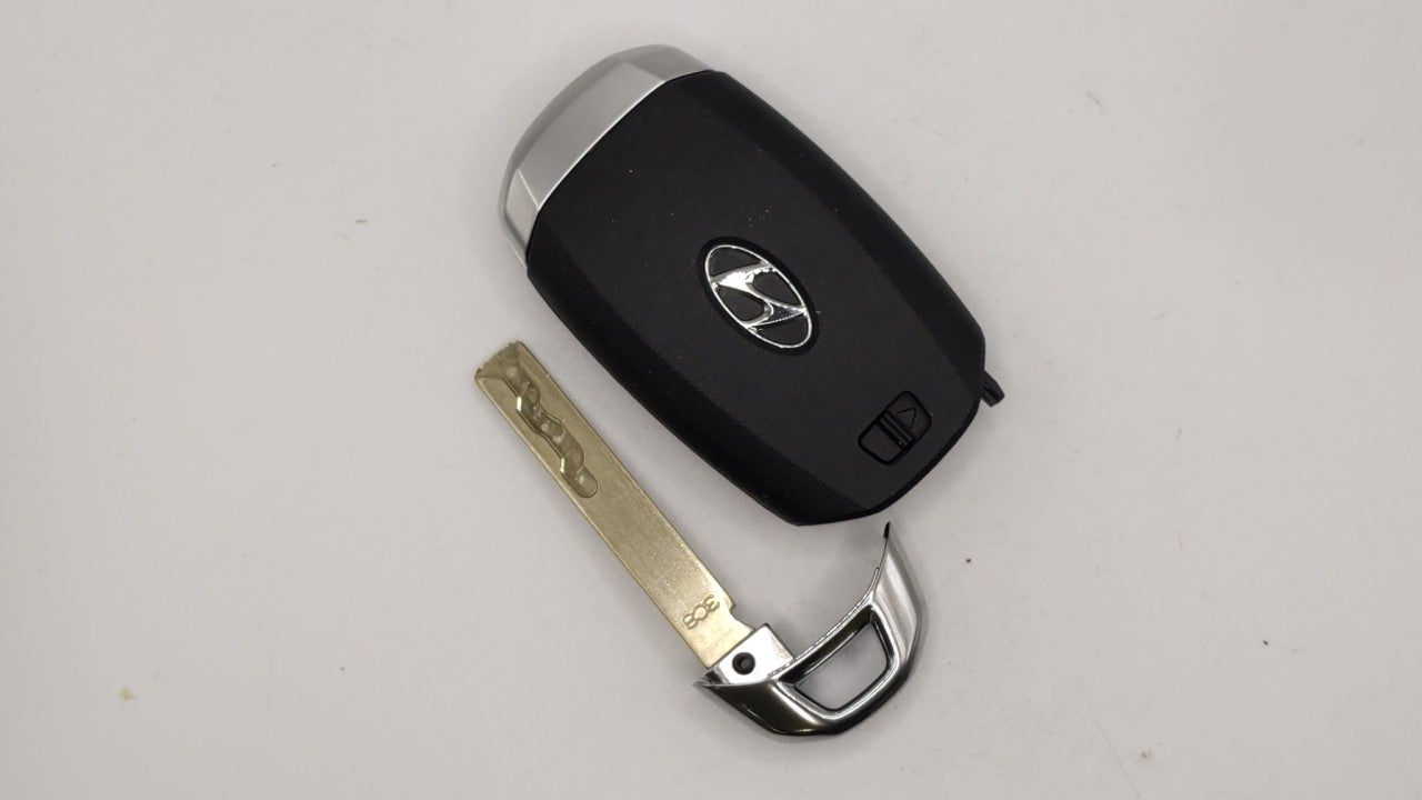 Hyundai Elantra Keyless Entry Remote Fob NYOMBEC4FOB2004 4 buttons - Oemusedautoparts1.com