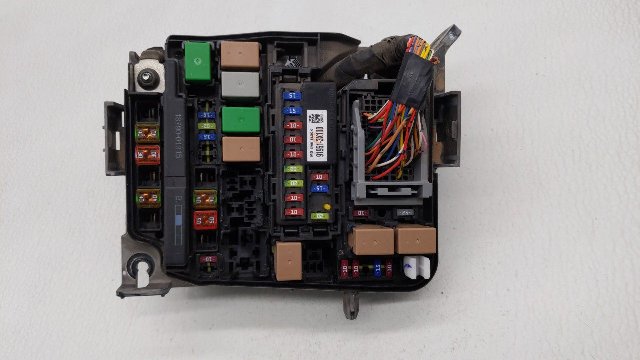 2014-2016 Hyundai Elantra Fusebox Fuse Box Panel Relay Module P/N:91951-3X100 Fits 2014 2015 2016 OEM Used Auto Parts - Oemusedautoparts1.com