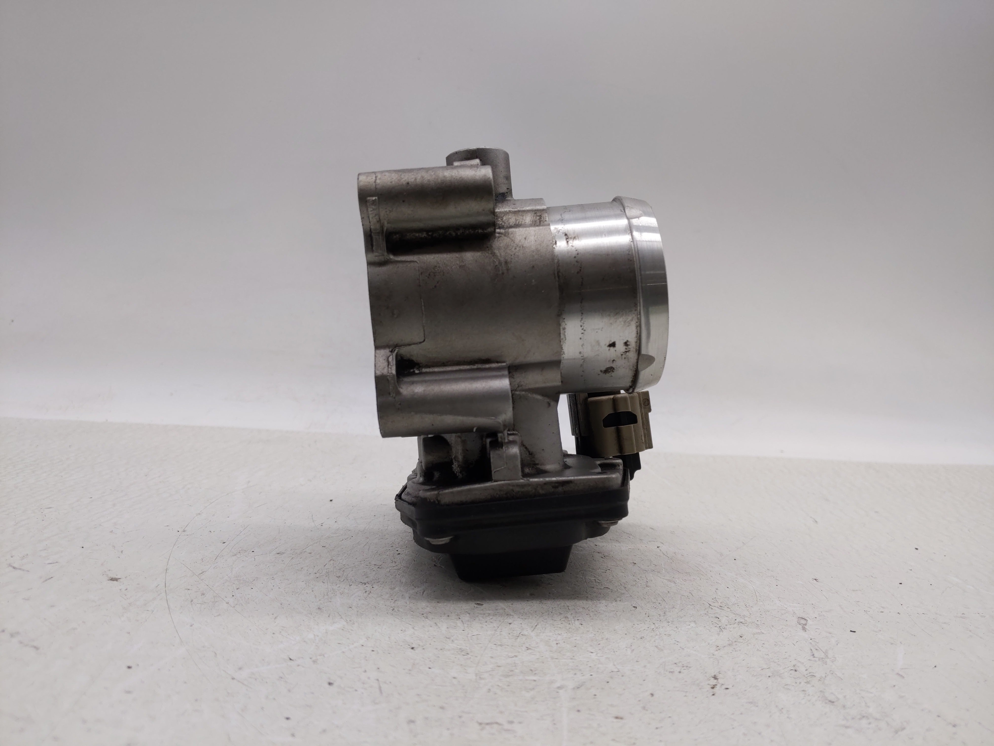 2014-2019 Ford Fusion Throttle Body P/N:DS7G-9F991-BB DS7G-9E991-BB Fits 2014 2015 2016 2017 2018 2019 OEM Used Auto Parts - Oemusedautoparts1.com