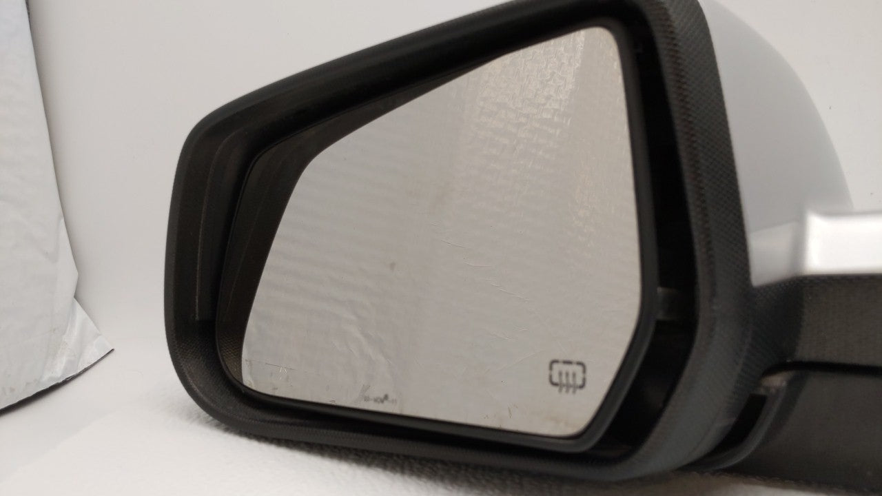 2010-2011 Chevrolet Equinox Side Mirror Replacement Driver Left View Door Mirror P/N:20858721 20858735 Fits 2010 2011 OEM Used Auto Parts - Oemusedautoparts1.com