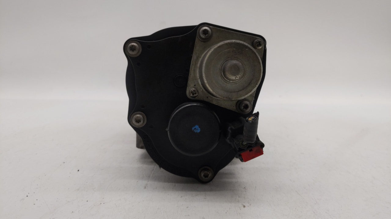 2010-2014 Ford Expedition Throttle Body P/N:8L3E-9F991-CA 8L3E-9F991-CB Fits 2010 2011 2012 2013 2014 OEM Used Auto Parts - Oemusedautoparts1.com