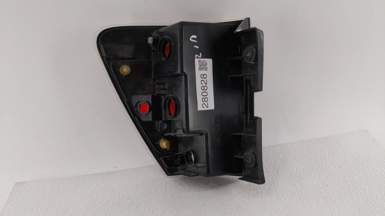 2008 Chevrolet Equinox Tail Light Assembly Passenger Right OEM P/N:548077 30796268 Fits 2005 2006 2007 2009 OEM Used Auto Parts - Oemusedautoparts1.com